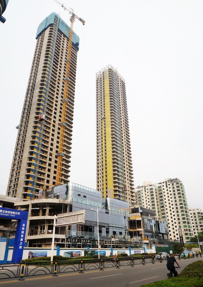 工程进度:宜昌国际广场2号楼即将封顶