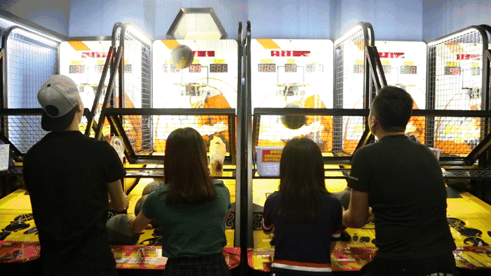 对话海陆空各式武器,教育孩子军事知识,还有游戏嘉年华,趣味投篮机