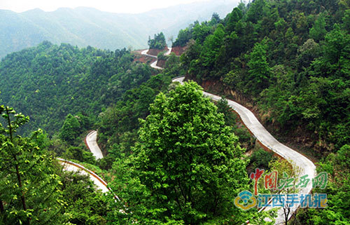 其实,拥有丰富旅游资源的江西,就有不少免费公路在美丽的景色中游走