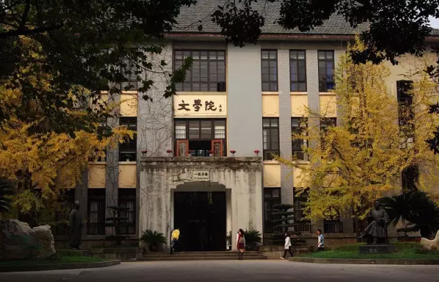 简介:西南大学溯源于1906年建立的川东师范学堂,占地8000余亩,另有