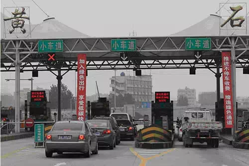 武黄高速将被改造为高新三路,武东收费站将东移8公里,同时该路段将