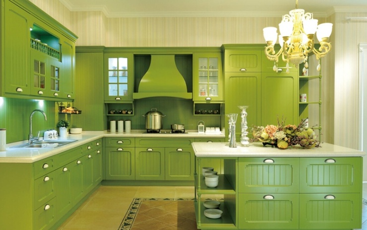 绿色的橱柜会使得厨房很明亮,让人有做美食的冲动.