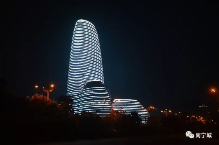 光彩夺目!五象新区广西新媒体中心夜景实拍