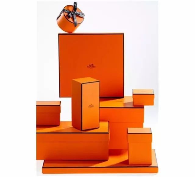 当爱马仕将一款橙色定为自己品牌的专色之后,上世纪50年代,爱马仕橙