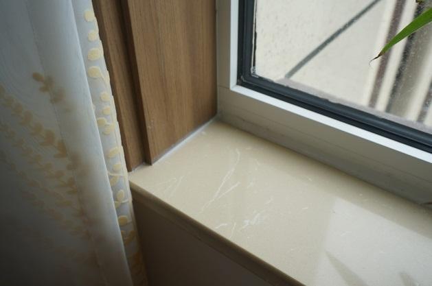 卧室的窗台石,材质是人造石,厚度为16mm,颜色是路易米黄.