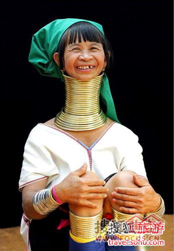 残酷的长颈部美女