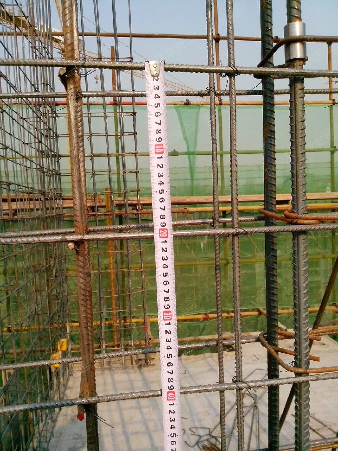 实测钢筋间距钢筋直螺纹连接模板及后背支撑拉筋135度弯钩整体看完