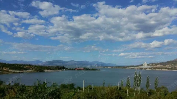 泊爱蓝岛官厅水库西山水环绕温泉入户独栋现房