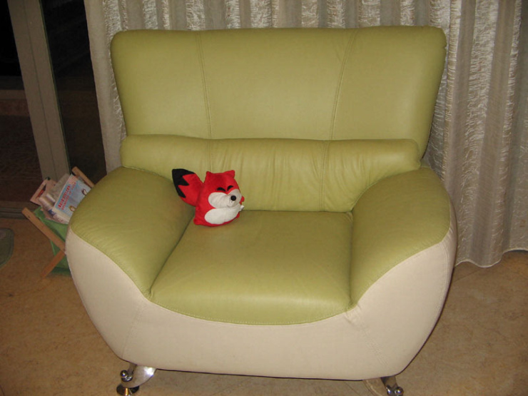 图片:低价转让红苹果真皮沙发一套,全新!非常漂