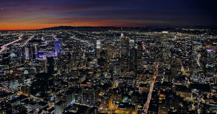 洛杉磯夜晚燈火輝煌,洛杉磯夜景被選入世界十八大最漂亮的城市夜景之