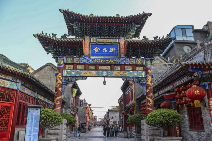 柳巷是太原历史悠久,曾经最繁华的商业街,被誉为太原的"王府井",承载