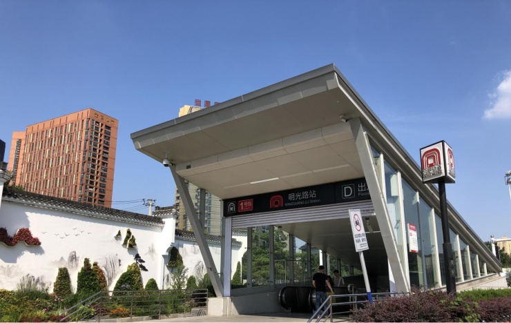 北靠合肥火车站东临明光路汽车站,与地铁1号线无缝接驳,与地铁2号线仅