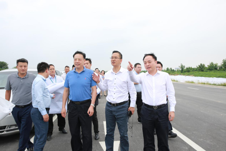 王海洋总裁一行实地勘察项目此次考察过程中,在亳州市体育局张培阳