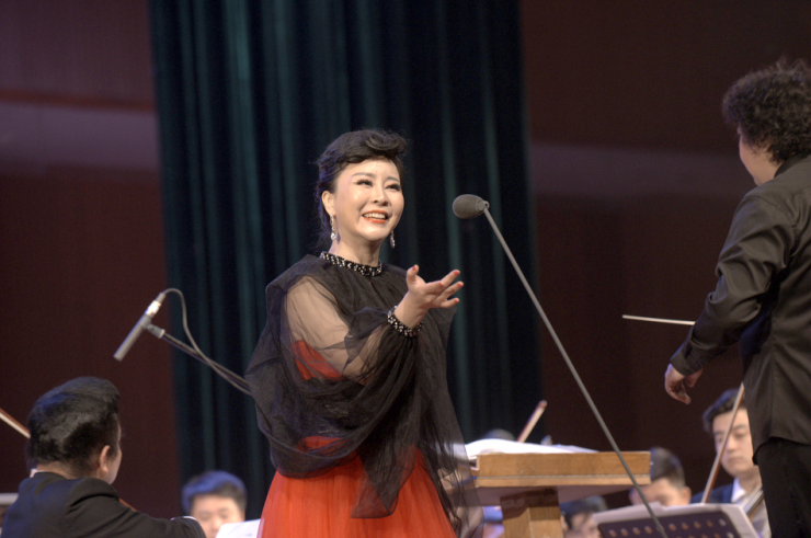 女高音歌唱家胡婧女士演唱的民族名曲【一杯美酒】【玛依拉变奏曲】