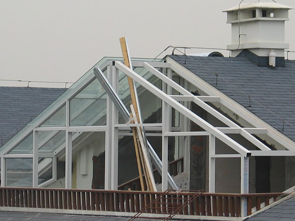 北京露台搭阳光房,有关部门说是违建要强拆怎么办