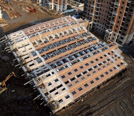 追根溯源商品房质量问题是恶疾 近几年,"楼歪歪"现象在全国各地时有