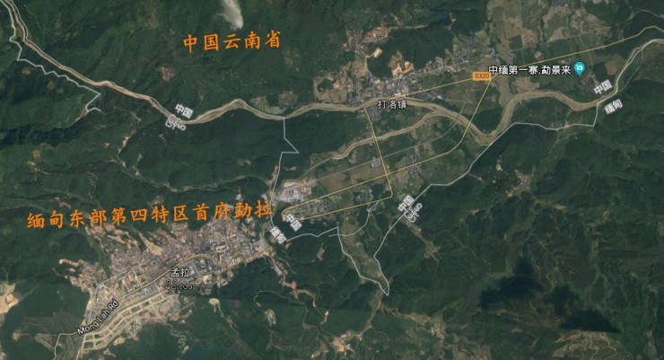 从景洪市至勐海县往返路上有两道荷枪实弹的边防检查,会检查身份证