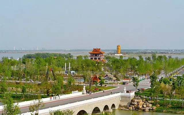 世界森林日济宁森林城漫步城市绿地公园