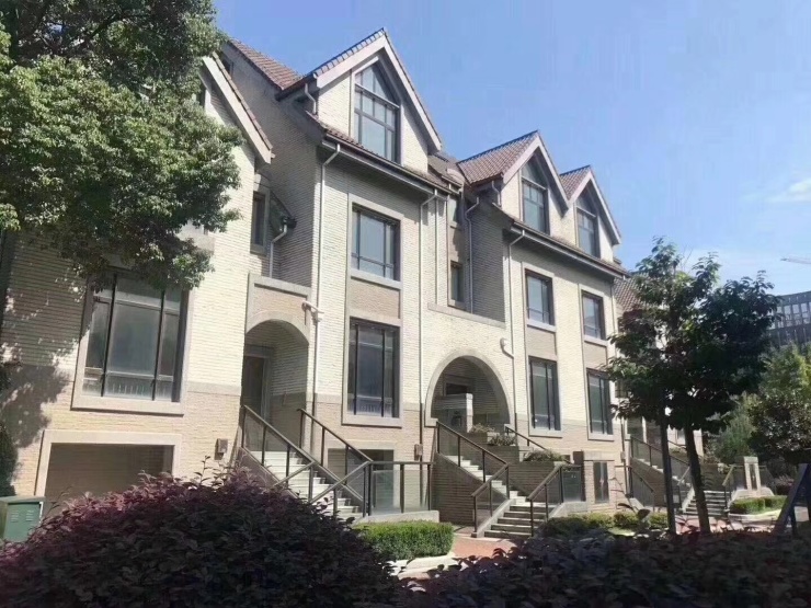 山语墅城市罕见的漫坡洋房,火热预约中!