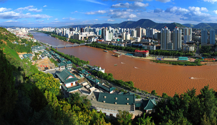 黄河的穿城而过,造就了兰州两山夹一河的特殊地理位置,同时,也为兰州