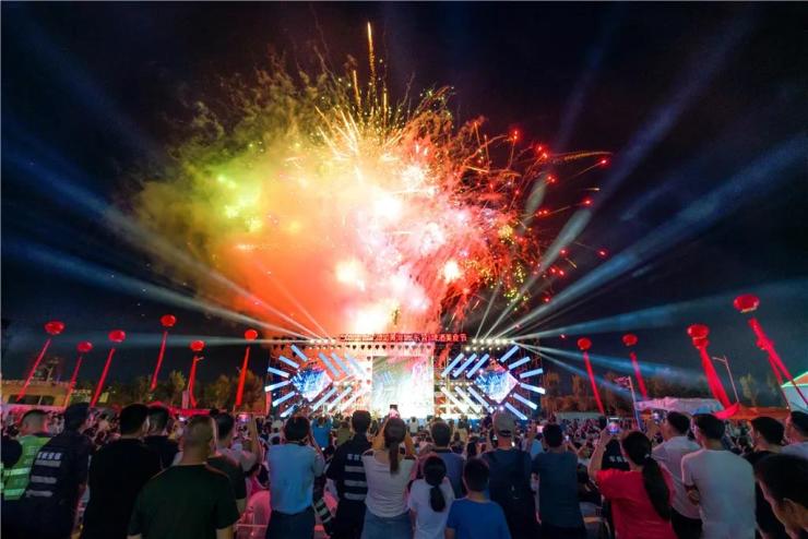 本次啤酒美食节共策划了啤酒大篷,综艺舞台,娱乐嘉年华,美食长廊,网红