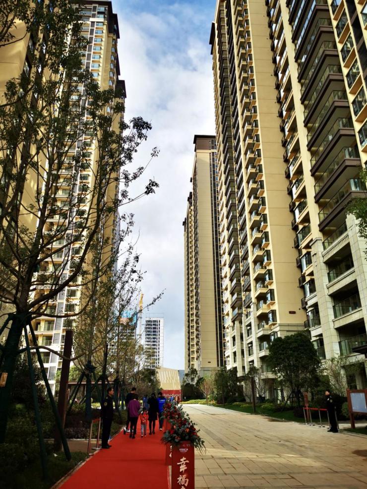 幸福交付悦见美好昆明呈贡吾悦首府举办工地开放日