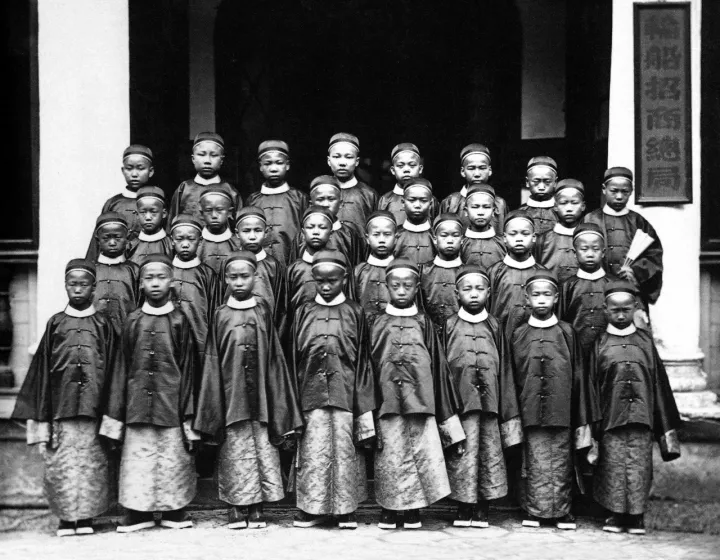 早在洋务运动时期,在李鸿章,曾国藩等人的支持下,中国近代排名前列批