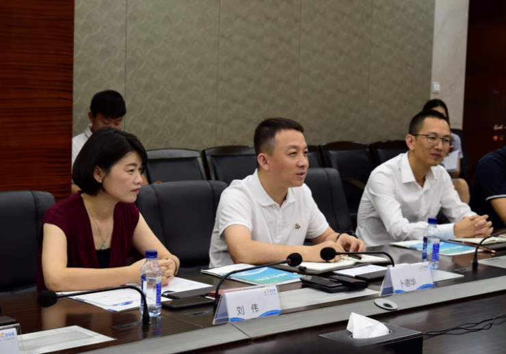 碧桂园集团副总裁,佛肇区域总裁卜德华向来宾介绍碧桂园集团产城融合