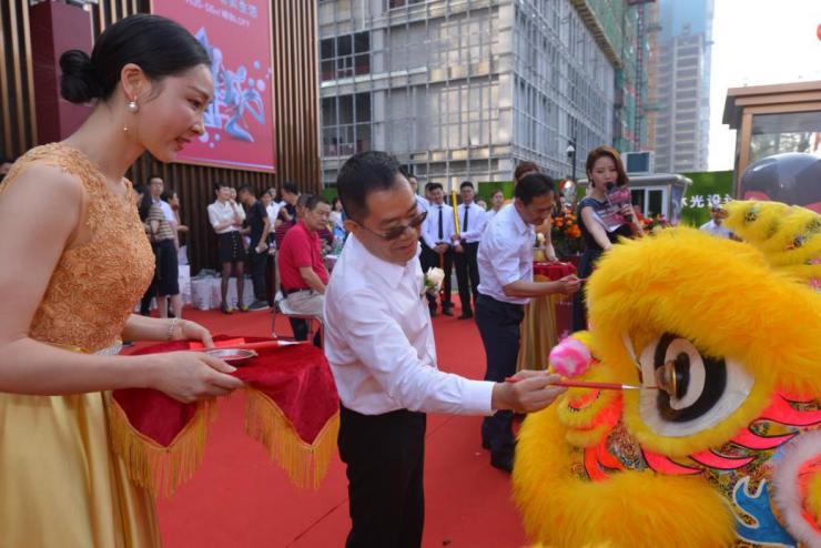 东莞市中世和发投资有限公司董事长王武树先生对现场