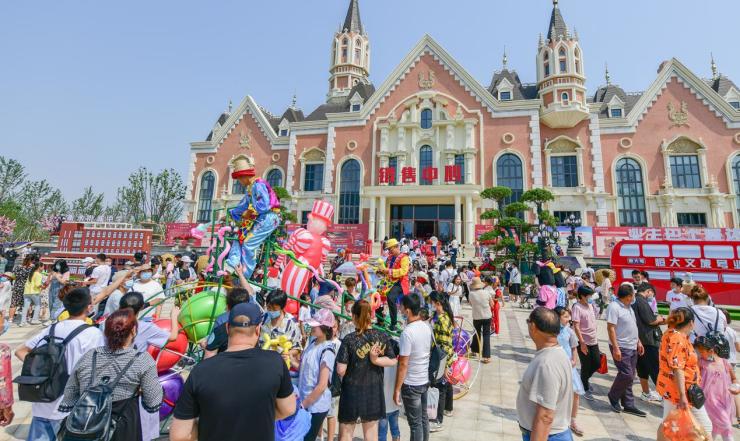 據悉,滄州濱海恒大文化旅遊城園林展示區自5月開放已來,迅速引起全民