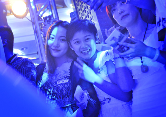 山西网红端午节首次露面 宴请环卫工人还送礼