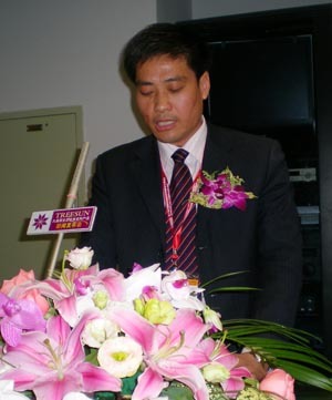 久盛公司常务副总经理钱新民