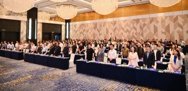 破局共生 質勝未來丨2025中國木門窗行業(yè)年會暨中國定制門窗發(fā)展趨勢峰會在廣東佛山成功召開