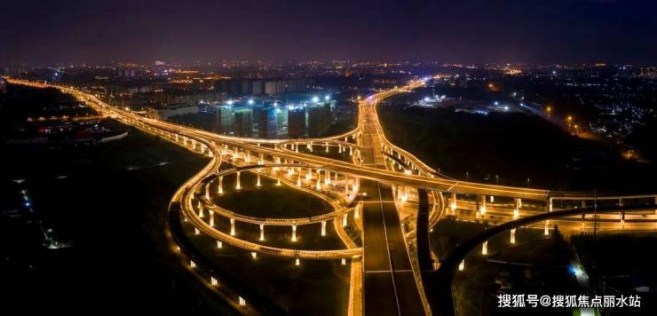 江平快速路夜景图家楼下的梦幻天地:项目打造的梦幻之城三大沉浸式