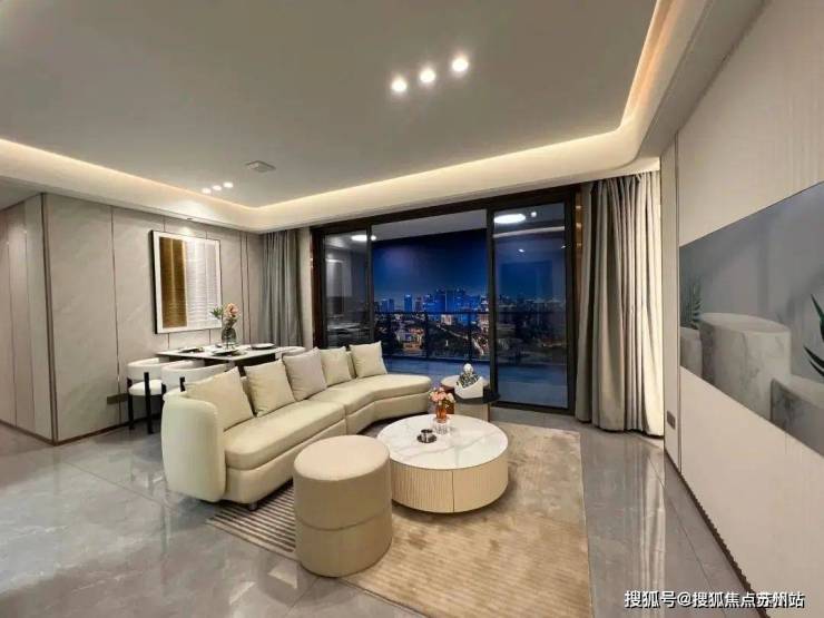 家居 起居室 设计 装修 740_555