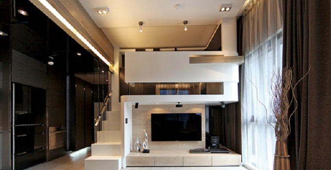 客厅中的电视背景墙就设置在楼梯