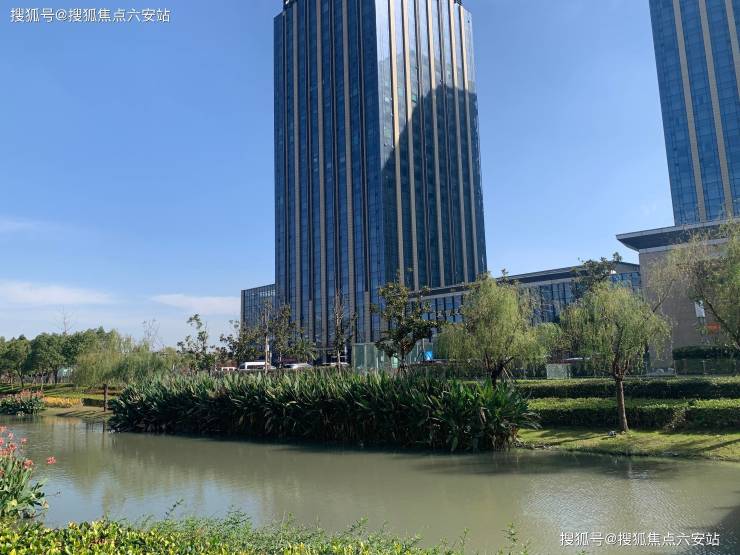 富悦大酒店,凯悦酒店,希尔顿等5星级酒店        周边住宅:信达蓝爵