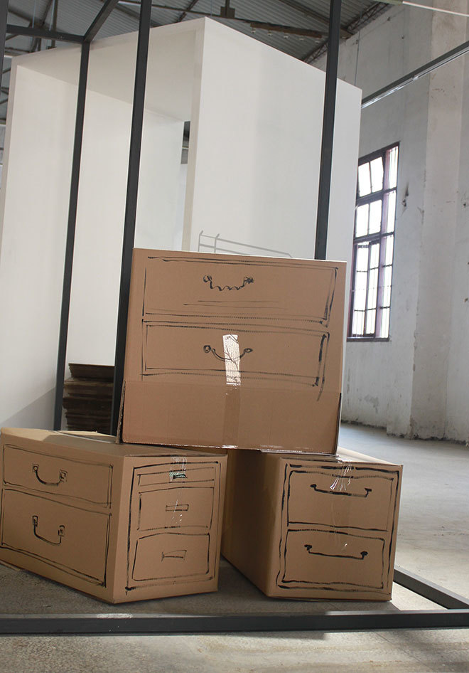 "那窗上的纸,隔着屉子,渐渐的透进光来",纳光于容器,无形见有情.