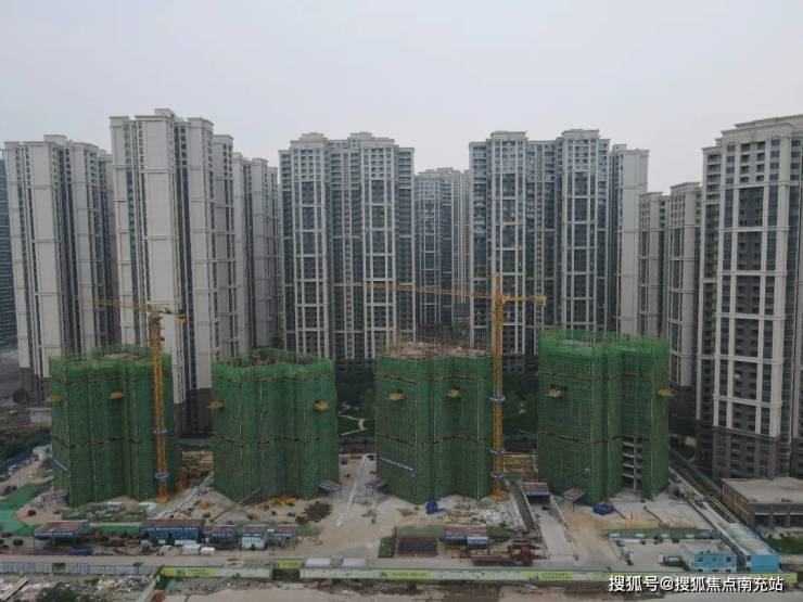 看房请提火线上致电预定