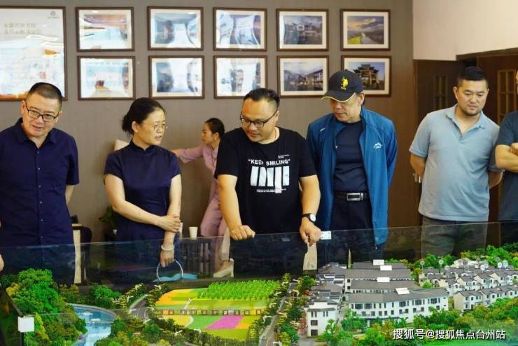 在云栖山院文创产业园推介会上,子玄书院创始人,国学大师彭国华为大家