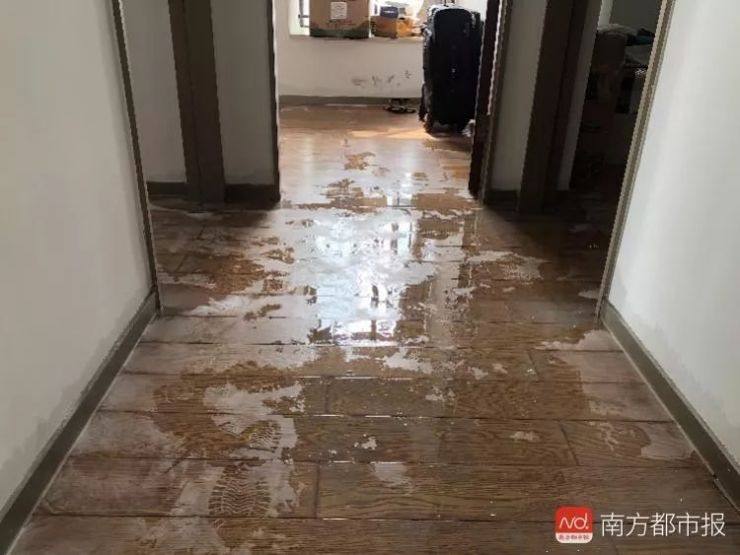 新装热水器国庆假期漏水20吨,深圳房东损失过