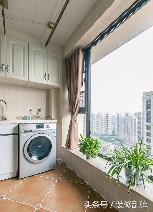 小户型的阳台这样放置洗衣机空间一点不浪费