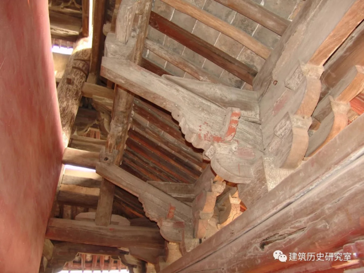 3层柱头科均为三踩单昂斗栱,泥道重栱,斗栱90mm,第一挑长306mm.