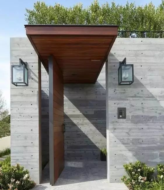 一面水泥墙美了一个院子