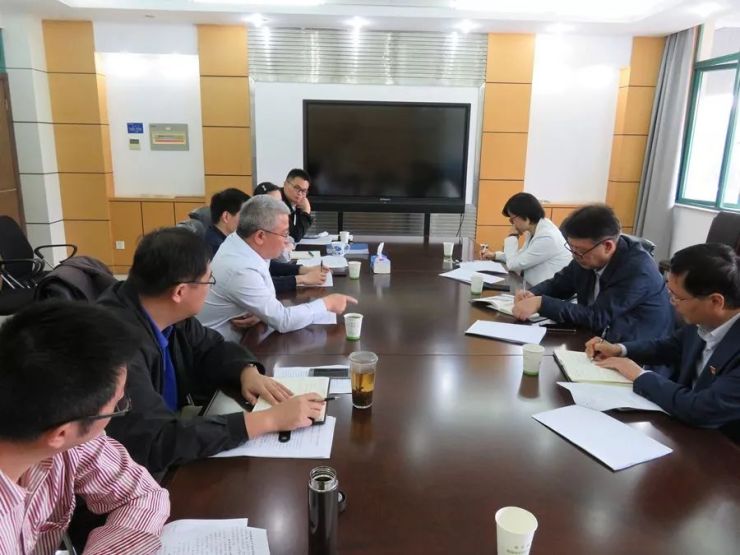我局郑利平局长,顾鸣周副局长介绍了2018年以来我局"最多跑一次"工作
