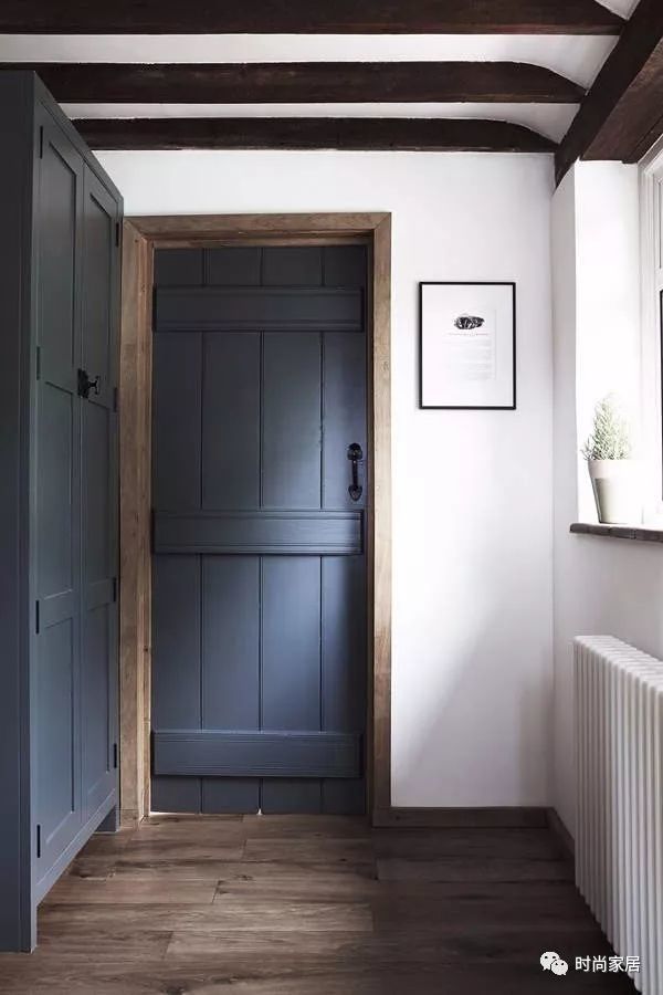 初级无难度技巧二 门,门套选择同色,墙面也是近似色,带来的家居风格