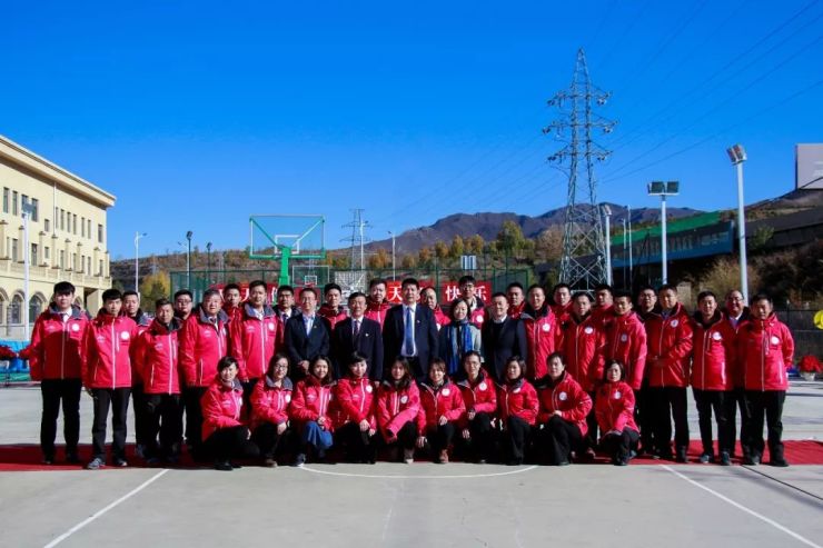 升国旗唱国歌,富龙控股唱响家国情怀