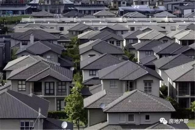 新西兰3万套住房被中国人买光,无人居住,现在